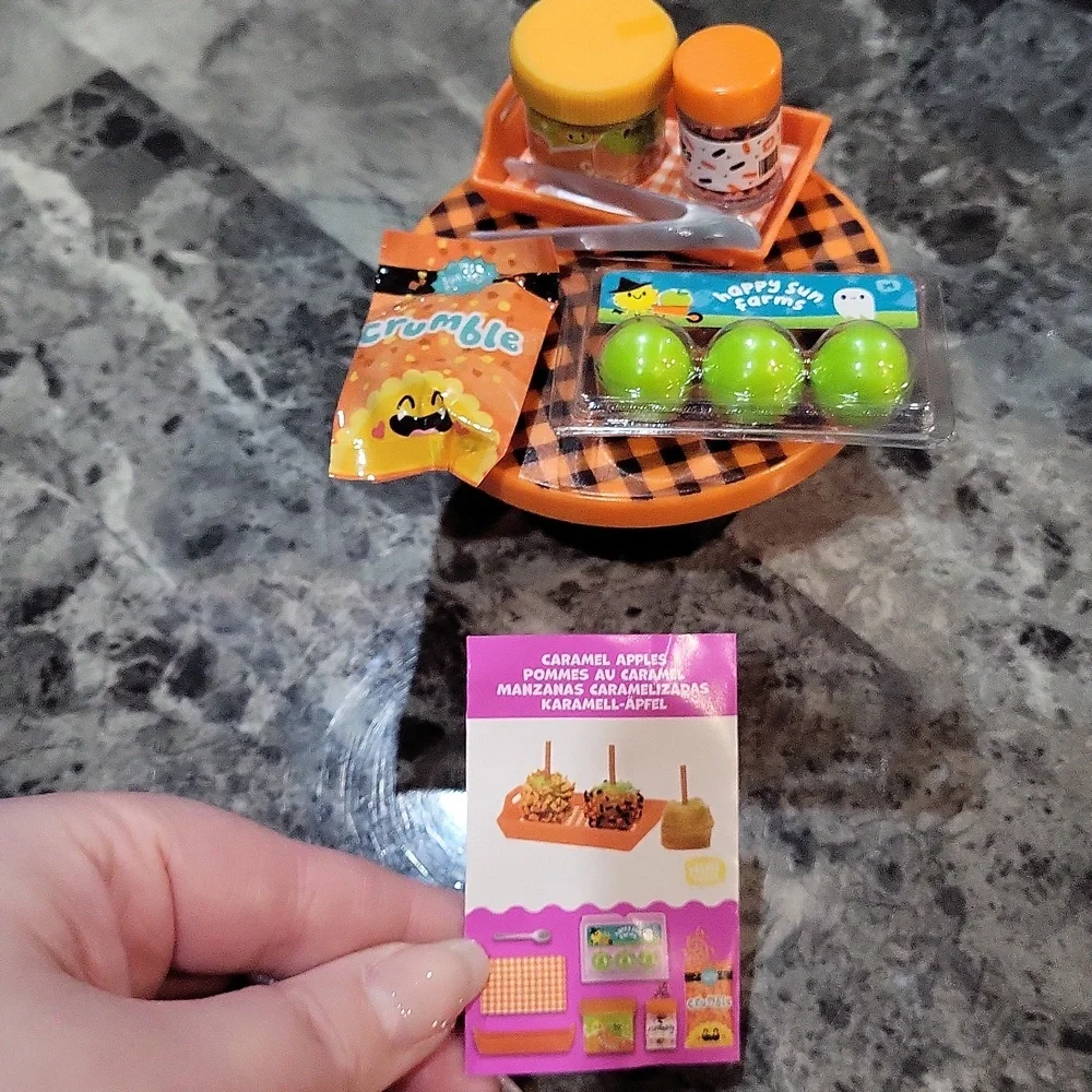 Miniverse Make It Mini Halloween Caramel Apples